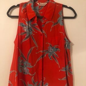 Equipment sleeveless button down